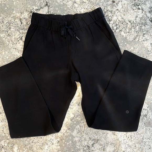 Lululemon On The Fly Crop Size 4 - Picture 3 of 5